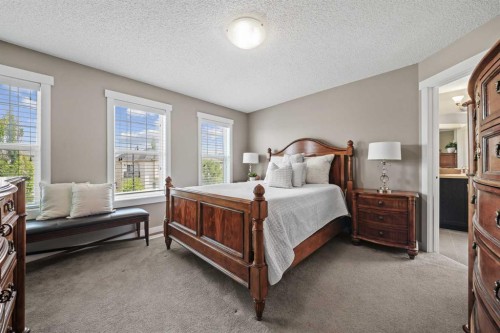 4728 Elgin Avenue Se, Calgary, AB - Indoor Photo Showing Bedroom