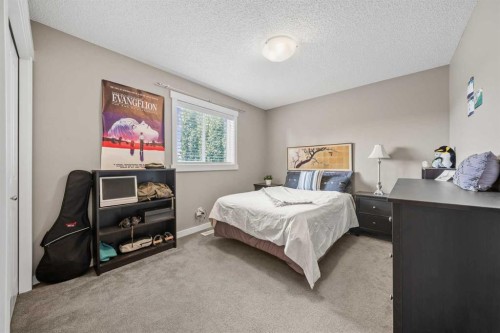 4728 Elgin Avenue Se, Calgary, AB - Indoor Photo Showing Bedroom