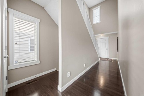 4728 Elgin Avenue Se, Calgary, AB - Indoor Photo Showing Other Room