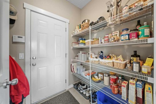 4728 Elgin Avenue Se, Calgary, AB - Indoor Photo Showing Other Room