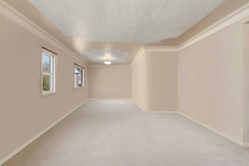 2140 Halifax Crescent Nw, Calgary, AB - Indoor Photo Showing Other Room