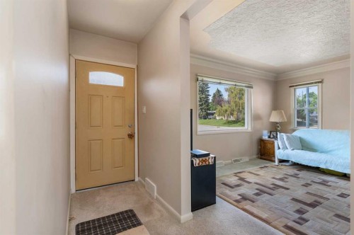 2140 Halifax Crescent Nw, Calgary, AB - Indoor
