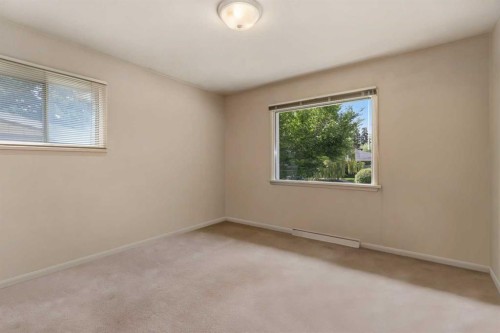 2140 Halifax Crescent Nw, Calgary, AB - Indoor Photo Showing Other Room