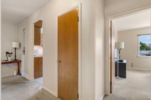 2140 Halifax Crescent Nw, Calgary, AB - Indoor Photo Showing Other Room
