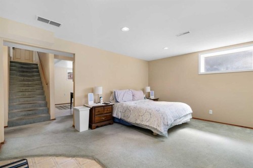 2140 Halifax Crescent Nw, Calgary, AB - Indoor Photo Showing Bedroom