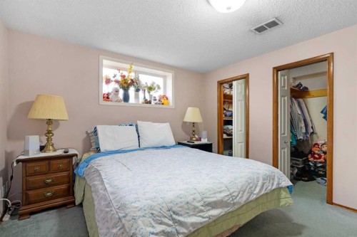 2140 Halifax Crescent Nw, Calgary, AB - Indoor Photo Showing Bedroom