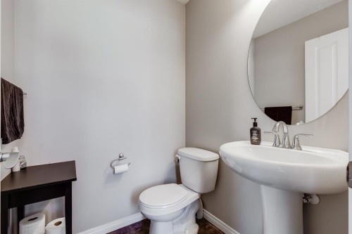 54 Autumn View Se, Calgary, AB - Indoor Photo Showing Bathroom