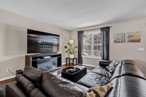 54 Autumn View Se, Calgary, AB - Indoor Photo Showing Living Room