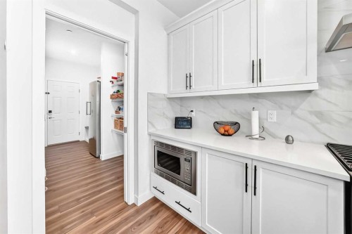 142 Lucas Terrace Nw, Calgary, AB - Indoor Photo Showing Kitchen