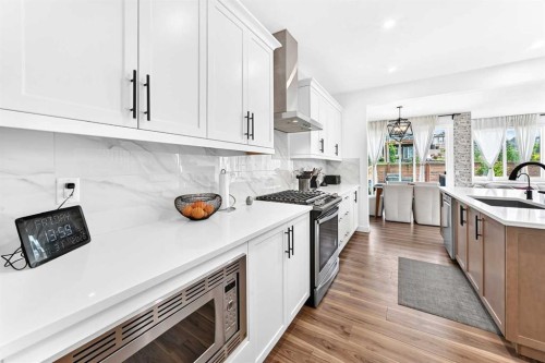 142 Lucas Terrace Nw, Calgary, AB - Indoor Photo Showing Kitchen With Upgraded Kitchen