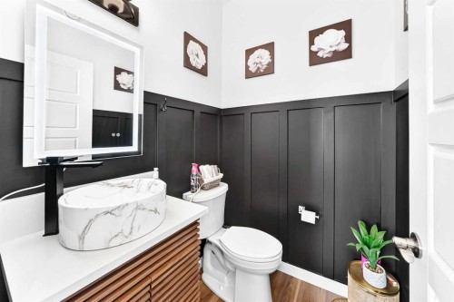 142 Lucas Terrace Nw, Calgary, AB - Indoor Photo Showing Bathroom