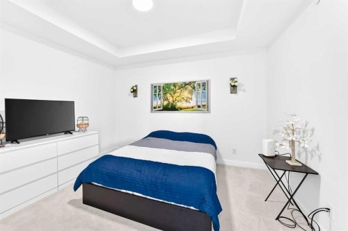 142 Lucas Terrace Nw, Calgary, AB - Indoor Photo Showing Bedroom