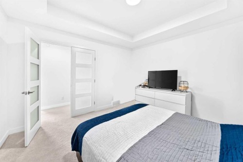142 Lucas Terrace Nw, Calgary, AB - Indoor Photo Showing Bedroom