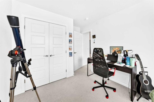142 Lucas Terrace Nw, Calgary, AB - Indoor Photo Showing Office