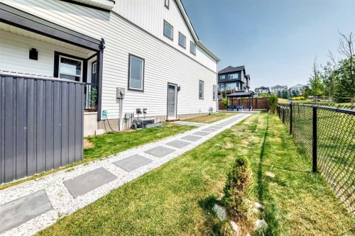 142 Lucas Terrace Nw, Calgary, AB - Outdoor