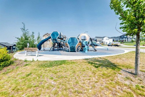 142 Lucas Terrace Nw, Calgary, AB - Outdoor