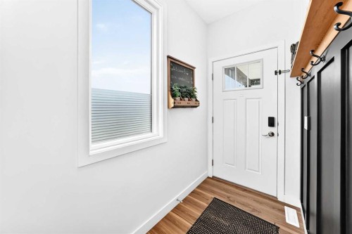142 Lucas Terrace Nw, Calgary, AB - Indoor Photo Showing Other Room