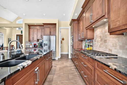 109 Waters Edge Drive, Heritage Pointe, AB - Indoor Photo Showing Kitchen With Double Sink With Upgraded Kitchen