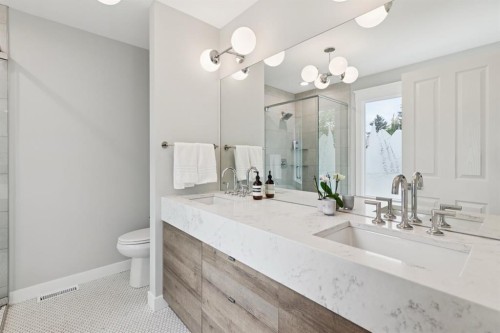 3605 2 Street Sw, Calgary, AB - Indoor Photo Showing Bathroom