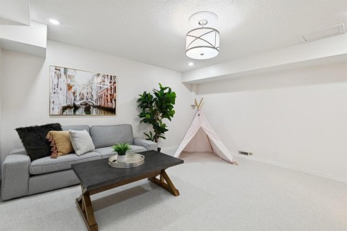 3605 2 Street Sw, Calgary, AB - Indoor Photo Showing Living Room