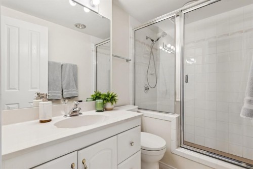 3605 2 Street Sw, Calgary, AB - Indoor Photo Showing Bathroom