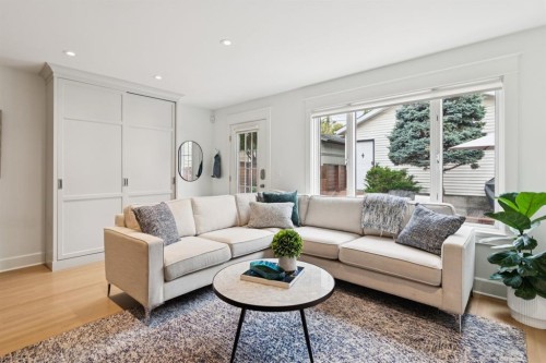 3605 2 Street Sw, Calgary, AB - Indoor Photo Showing Living Room