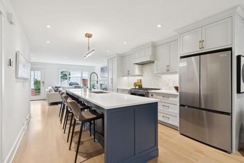 3605 2 Street Sw, Calgary, AB - Indoor Photo Showing Kitchen With Upgraded Kitchen
