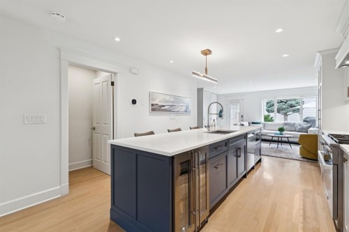 3605 2 Street Sw, Calgary, AB - Indoor Photo Showing Kitchen With Upgraded Kitchen