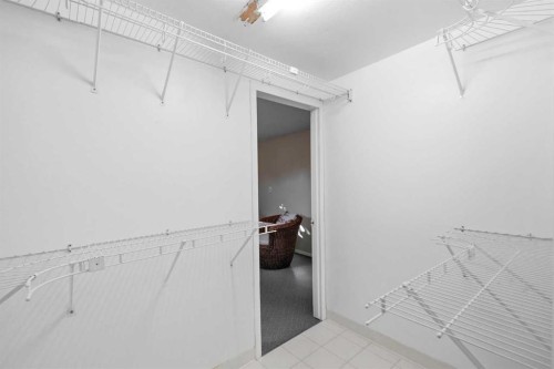 8335 34 Avenue Nw, Calgary, AB - Indoor With Storage