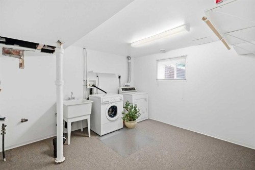 8335 34 Avenue Nw, Calgary, AB - Indoor Photo Showing Laundry Room
