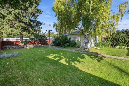 8335 34 Avenue Nw, Calgary, AB - Outdoor