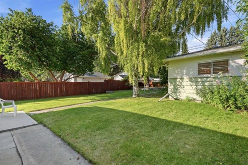 8335 34 Avenue Nw, Calgary, AB - Outdoor