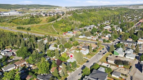 8335 34 Avenue Nw, Calgary, AB - Outdoor With View