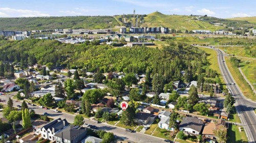 8335 34 Avenue Nw, Calgary, AB - Outdoor With View