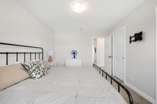 102 Midgrove Sw, Airdrie, AB - Indoor Photo Showing Bedroom