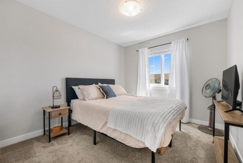 102 Midgrove Sw, Airdrie, AB - Indoor Photo Showing Bedroom
