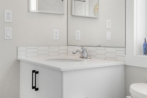 102 Midgrove Sw, Airdrie, AB - Indoor Photo Showing Bathroom