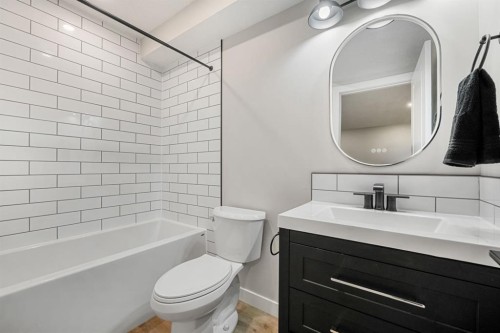 102 Midgrove Sw, Airdrie, AB - Indoor Photo Showing Bathroom