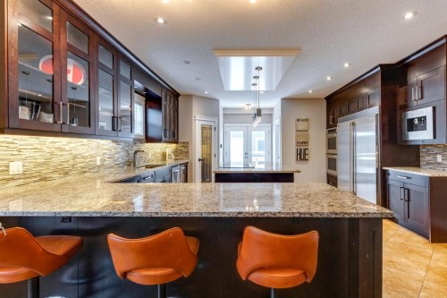 337 3 Avenue Ne, Calgary, AB - Indoor Photo Showing Kitchen With Upgraded Kitchen