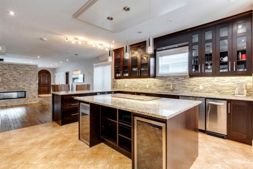 337 3 Avenue Ne, Calgary, AB - Indoor Photo Showing Kitchen With Upgraded Kitchen