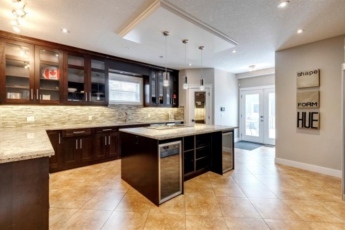 337 3 Avenue Ne, Calgary, AB - Indoor Photo Showing Kitchen With Upgraded Kitchen