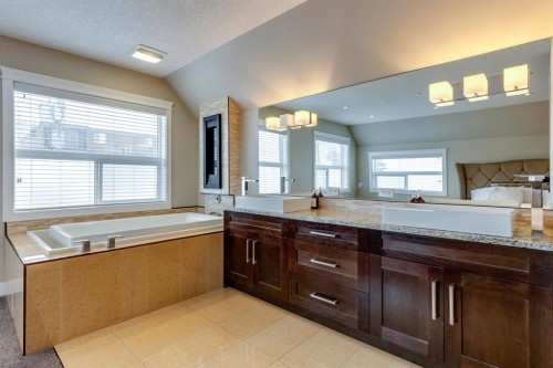 337 3 Avenue Ne, Calgary, AB - Indoor Photo Showing Other Room