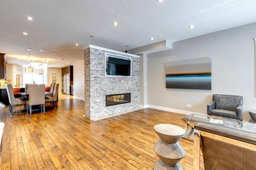 337 3 Avenue Ne, Calgary, AB - Indoor Photo Showing Living Room With Fireplace
