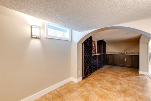 337 3 Avenue Ne, Calgary, AB - Indoor Photo Showing Other Room