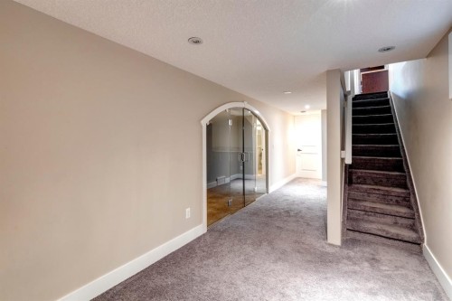 337 3 Avenue Ne, Calgary, AB - Indoor Photo Showing Other Room