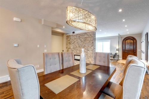 337 3 Avenue Ne, Calgary, AB - Indoor Photo Showing Dining Room