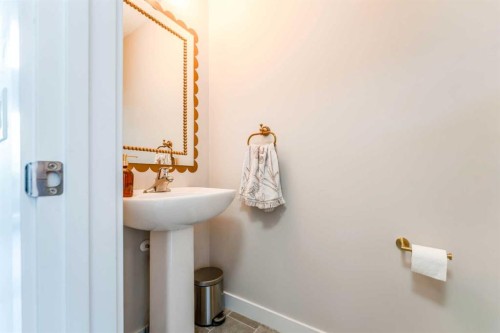 416 Sage Hill Grove Nw, Calgary, AB - Indoor Photo Showing Bathroom