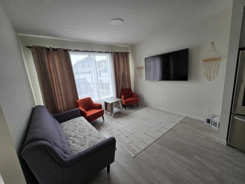 431 Rowmont Boulevard Nw, Calgary, AB - Indoor Photo Showing Living Room