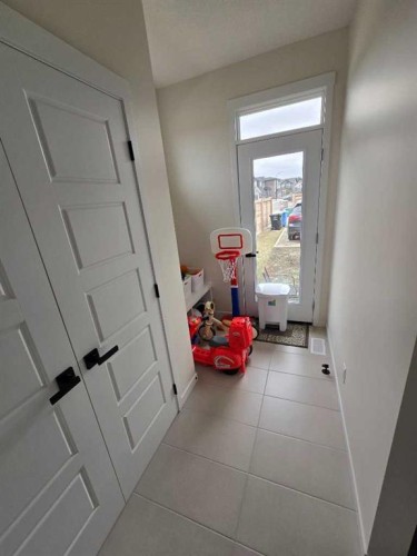 431 Rowmont Boulevard Nw, Calgary, AB - Indoor Photo Showing Other Room