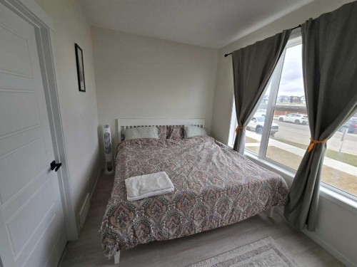 431 Rowmont Boulevard Nw, Calgary, AB - Indoor Photo Showing Bedroom